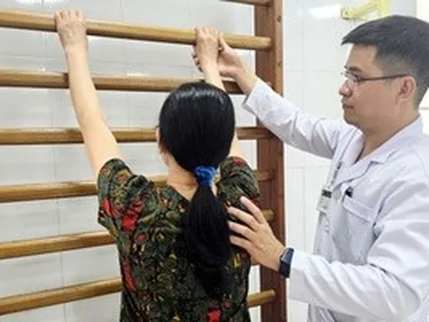 "Mở khóa" khớp vai bằng bài tập đơn giản