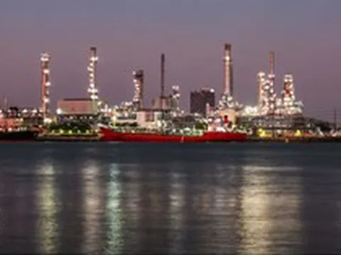 Một cú nghẽn ở Hormuz, Đông Nam Á buộc phải xoay trục - đi nửa vòng trái đất để săn dầu mỏ