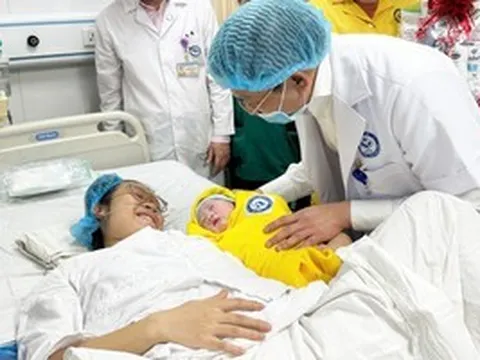 Tiếp tục bãi bỏ hạn chế sinh con thứ ba nhằm duy trì mức sinh thay thế