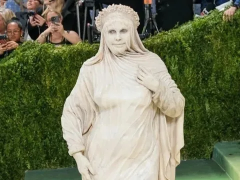 Heidi Klum gây sốc
