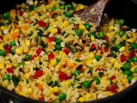 63 học sinh Cà Mau ngộ độc sau bữa ăn "0 đồng"