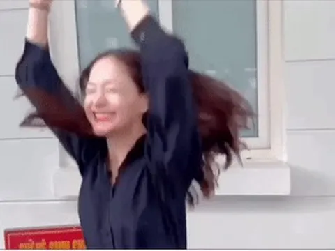 Diễn viên Lan Phương ăn mừng tại toà sau khi thắng kiện chồng Tây