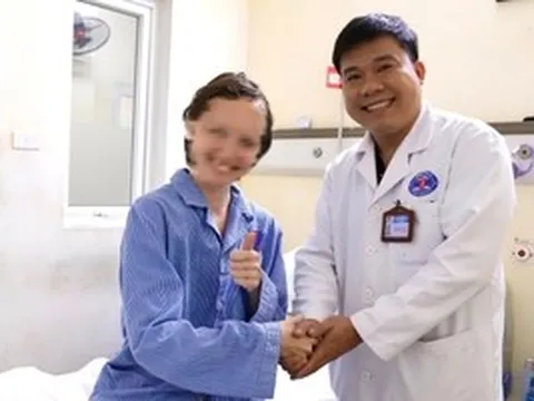 Bệnh nhân người Nga tự đi lại sau mổ u não 7 ngày
