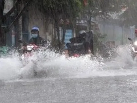 Tin mới nhất về đợt gió mùa đông bắc đang tràn xuống miền Bắc, gây mưa rất to