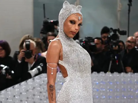Bộ cánh nào gây 'sốc' nhất lịch sử Met Gala?