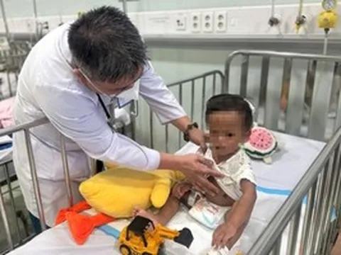 Thông tin mới nhất về sức khỏe bé trai 2 tuổi bị mẹ và người tình bạo hành