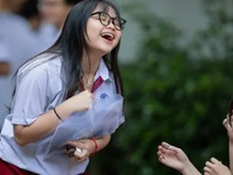 Phân tích PHỔ ĐIỂM 2025: Chuyên gia dự đoán điểm chuẩn trúng tuyển đại học