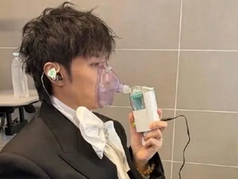 Ca sĩ Cổ Cự Cơ kiệt sức, ho ra máu và phải thở oxy