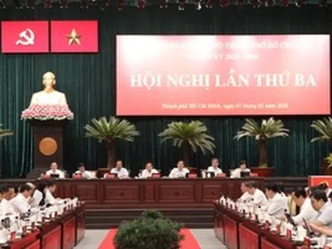 Thành ủy TPHCM ra "mệnh lệnh tăng trưởng 2 con số" cho toàn hệ thống
