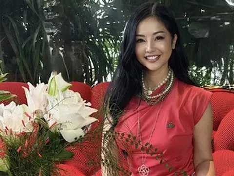 Hồng Nhung U60 vẫn trẻ đẹp, NSND Phạm Phương Thảo hát xong lại xỏ ủng làm vườn