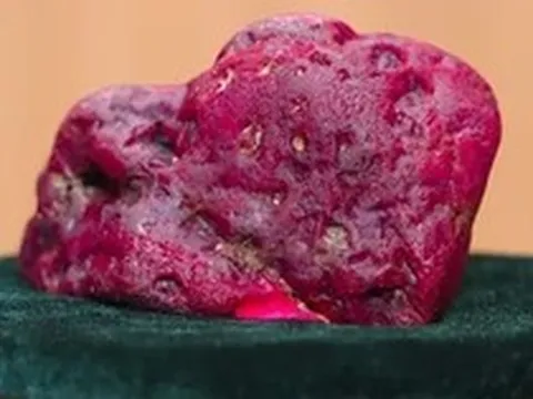 Phát hiện viên ruby khổng lồ 11.000 carat, chính phủ, quân đội 1 quốc gia Đông Nam Á lập tức trực tiếp kiểm tra