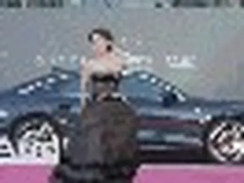 Trùm lố ở Baeksang 2026: 1 mỹ nhân nhảy nhót bá đạo trên thảm đỏ, cả dàn sao hạng A sáp lại cũng xin nhường spotlight