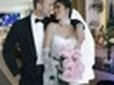 Mỹ nhân showbiz cưới chồng Tây hơn 10 tuổi: Đằng gái chủ động cầu hôn, được chồng cưng như trứng mỏng, sống chill trong căn hộ hạng sang