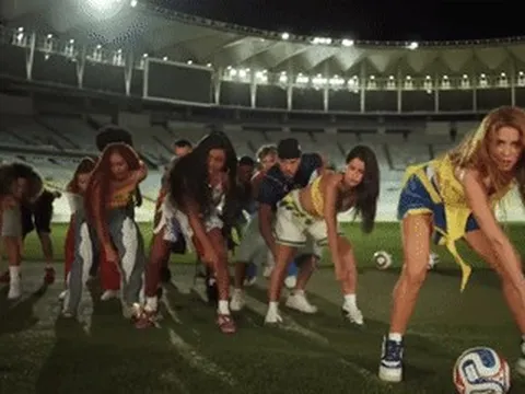 World Cup 2026: Lisa của BlackPink sẽ biểu diễn, Shakira đánh hông sexy trong MV