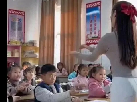 Học sinh làm văn kể cảnh "gặp lại cô giáo 20 năm sau", đọc xong giáo viên cho điểm 0