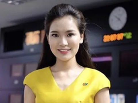 Cuộc sống cực kín tiếng của mỹ nhân dẫn Thời sự 19h VTV: Từng đạt giải Nhì HSG Văn Quốc gia, là Thủ khoa ĐH Ngoại thương