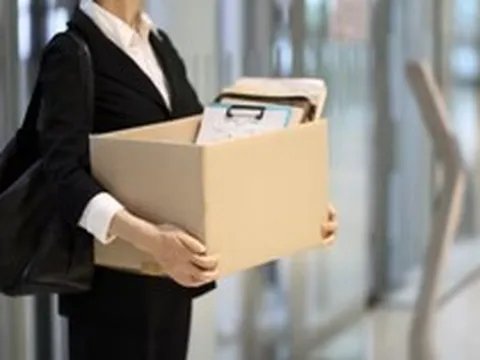 Tốn công xin vào ngân hàng để rồi bị đuổi “phút mốt” vì AI: Nỗi đau của hàng nghìn nhân sự ngành tài chính khi công ty lãi kỷ lục nhưng vẫn sa thải lao động