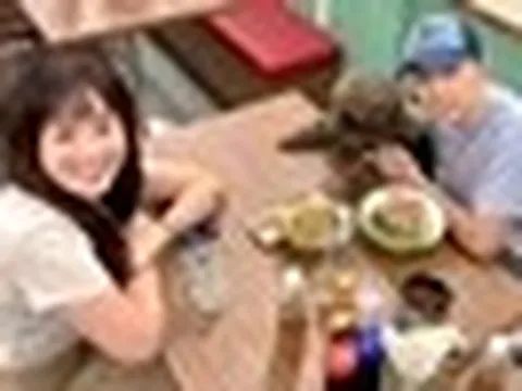 "Ông hoàng điện ảnh" ly hôn sau 1 tuần cưới, giờ lấy người đẹp kém 11 tuổi, đưa hết tiền cho vợ giữ