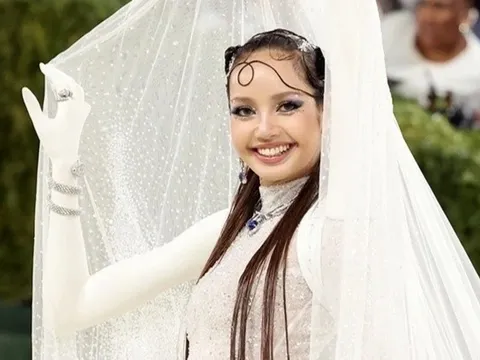 BlackPink ở Met Gala 2026: Lisa bùng nổ, Jennie gây tranh cãi