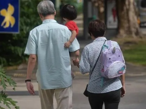 Sau khi nghỉ hưu, người tất bật chăm cháu và người đi du lịch nghỉ dưỡng, 3 năm sau thấy khác biệt quá rõ rệt