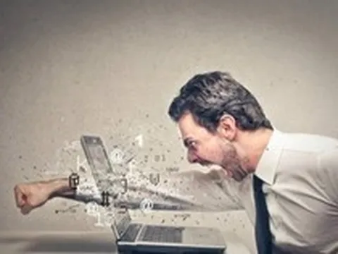 Hiệu ứng tâm lý Technostress: AI học việc trong 15 phút, nhân sự sợ bị bỏ rơi, phải liên tục chứng minh bản thân hữu ích, mệt mỏi hơn cả chạy deadline