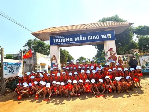Kiến nghị kiểm điểm hiệu trưởng bị tố 'cắt xén' bữa ăn bán trú
