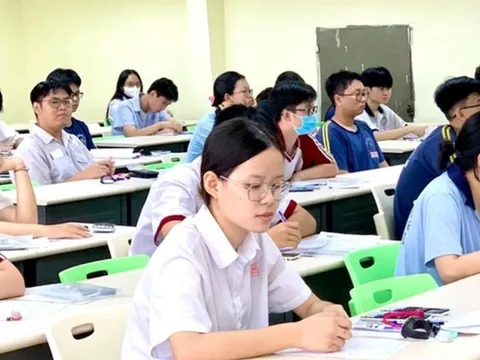 Tp.HCM tính bỏ thi lớp 10, mở rộng xét học bạ: Cuộc đua vào trường công sắp đổi chiều?