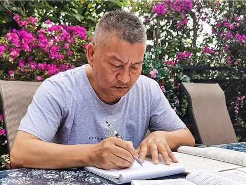 27 lần dự kỳ thi đại học khốc liệt nhất thế giới, thí sinh U60 gây bão mạng