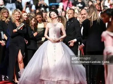 Bức ảnh xứng đáng phong thần của mỹ nhân đẹp chấn động thế gian ở Cannes