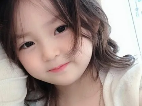 Mẹ đi khai sinh đặt tên con gái quá đẹp Trần Vũ Hàn Linh, nhân viên sửa thành cái tên khác, đứa trẻ giờ cảm ơn