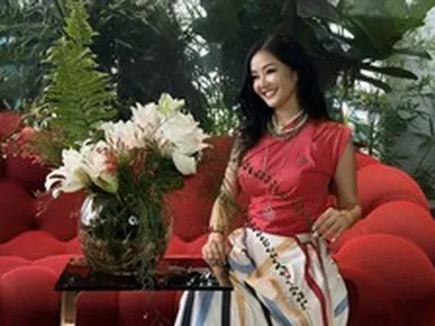 Nữ ca sĩ đi hát gần 50 năm, trải qua 2 cuộc hôn nhân "kỳ lạ", tuổi 56 thư thả trồng cây ở penthouse 650 m2