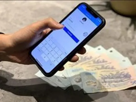 Sau khi chuyển khoản liên tiếp tới 1 tỷ đồng cho con gái đang ở nước ngoài, cụ bà 76 tuổi phải đến trình báo công an