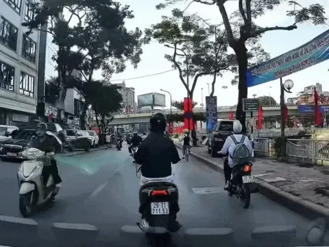 Học sinh đi xe máy lạng lách, gây tai nạn rồi bỏ đi