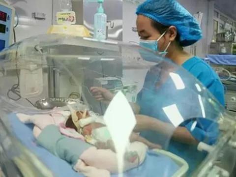 Nuôi sống thành công bé sinh non cực nhẹ cân 600 gram: Kỳ tích giữa đời thực