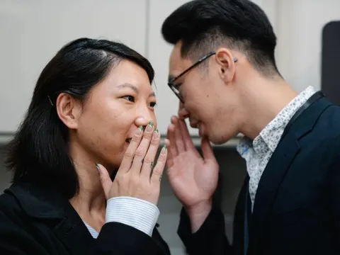 Vì sao tin giả dễ đánh lừa con người?