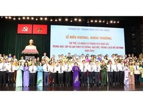 Thành ủy TPHCM biểu dương 358 điển hình học Bác