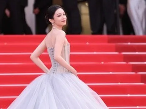 Minh tinh Châu Dã lộ video clip hôn bạn trai