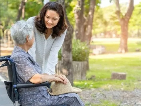 Một lời nói dối về tiền tiết kiệm tuổi già giúp tôi nhìn rõ sự hiếu thảo thực sự của những đứa con