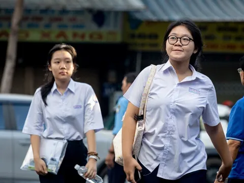 Những thí sinh đầu tiên ở TP.HCM bước vào kỳ thi ‘1 chọi 8’