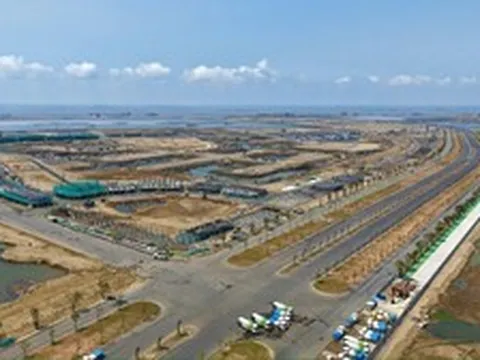 Các “chim đầu đàn” Vingroup, Sun Group, Sunshine Group… đã dồn dập “Nam tiến” bằng các siêu dự án