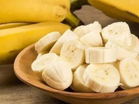 Ăn 1 quả chuối mỗi ngày, người phụ nữ 60 tuổi suýt mất mạng