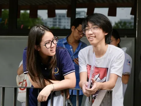 Gần 125.000 học sinh làm thủ tục thi lớp 10 ở Hà Nội