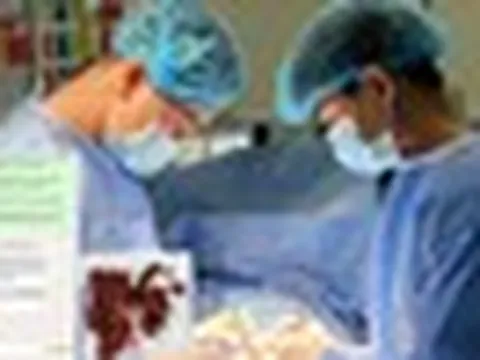 Người đàn ông Lào sang Việt Nam cầu cứu vì biến chứng tiêm chất lạ: “Cảm ơn bác sĩ đã cứu vãn cả cuộc đời tôi”