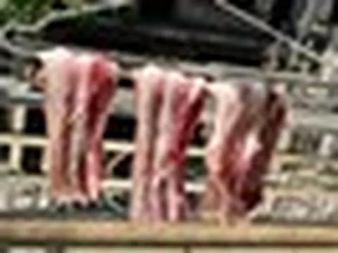 "Trend" phơi thịt giữa nắng 40 độ C ở Hà Nội: Chuyên gia tiết lộ điều bất ngờ