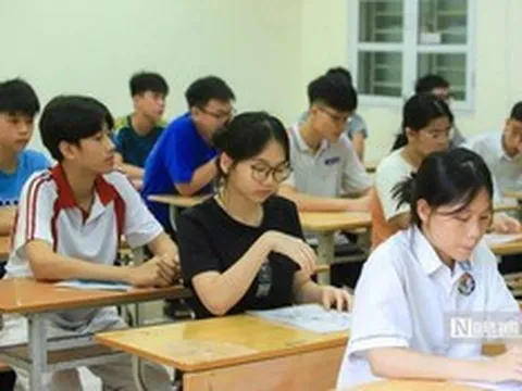 Sáng nay, gần 125.000 học sinh Hà Nội làm bài thi Ngữ văn vào lớp 10