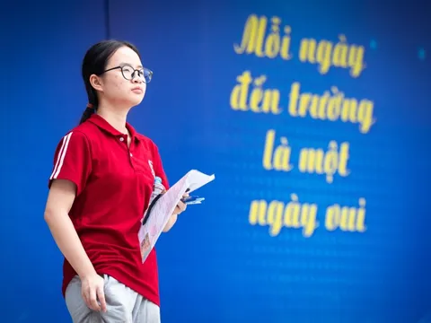 Học sinh Hà Nội rạng rỡ bước vào kỳ thi lớp 10 'đông kỷ lục'