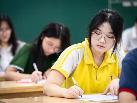 Đề thi và gợi ý đáp án môn Văn vào lớp 10 Hà Nội