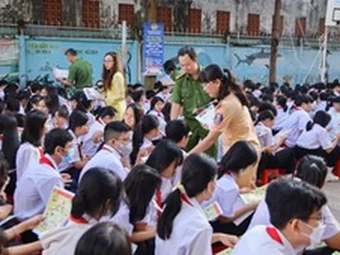 Công khai đường dây nóng tiếp nhận phản ánh về bạo lực học đường