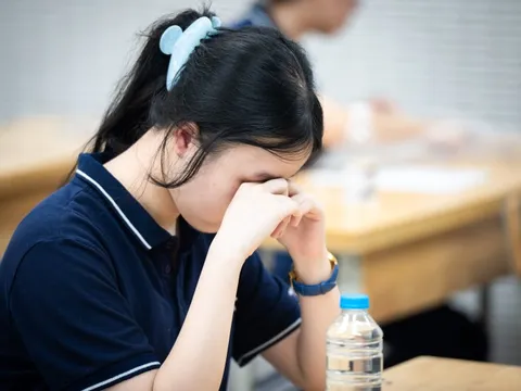 Bốn thí sinh mang điện thoại, bị đình chỉ thi lớp 10 ở Hà Nội