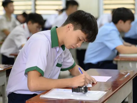 Sở GD&ĐT TP.HCM nói đề chuyên Lý sai do ‘lỗi đánh máy’